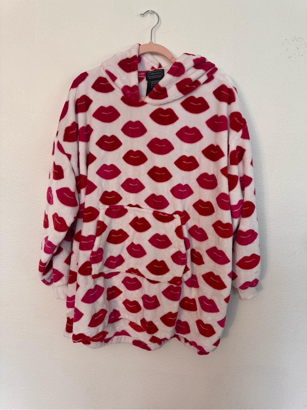 THROWZY Plush Hooded Sweater with Pink & Red Lip Print